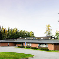 Lepikko lägergård Stor låg röd tegelbyggnad