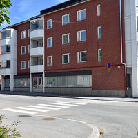 Sandvikens församlingshem Trevånings höghus av rött tegel.