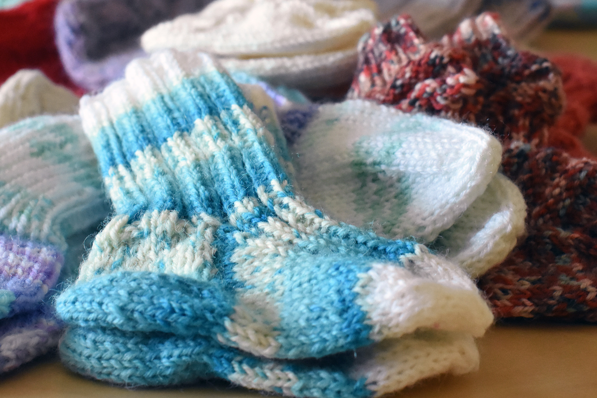 Hög med sockor.