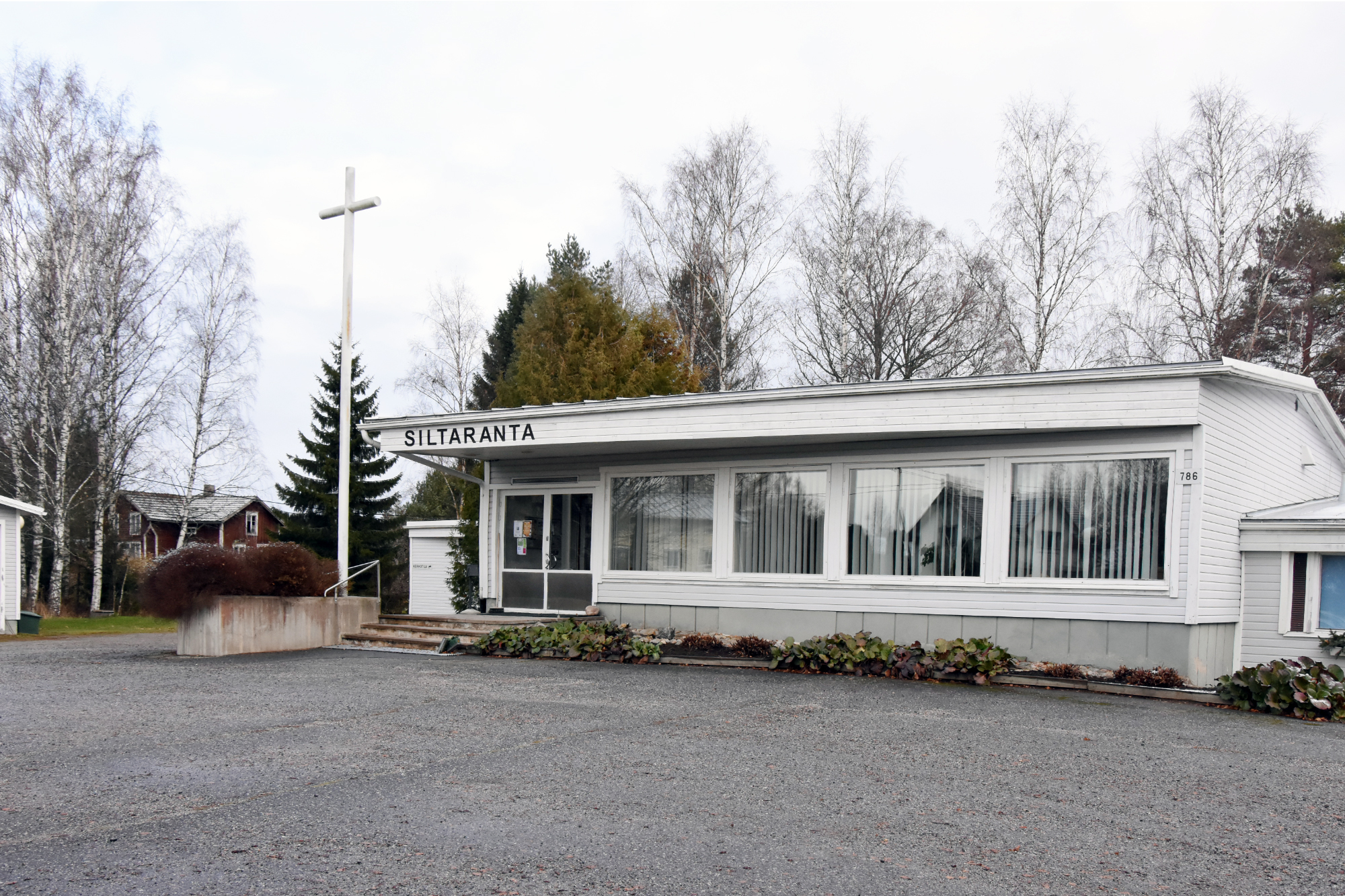 Församlingsgården Siltaranta i Lillkyro. År 1997 renoverades den gamla bybutiken för församlingens bruk.