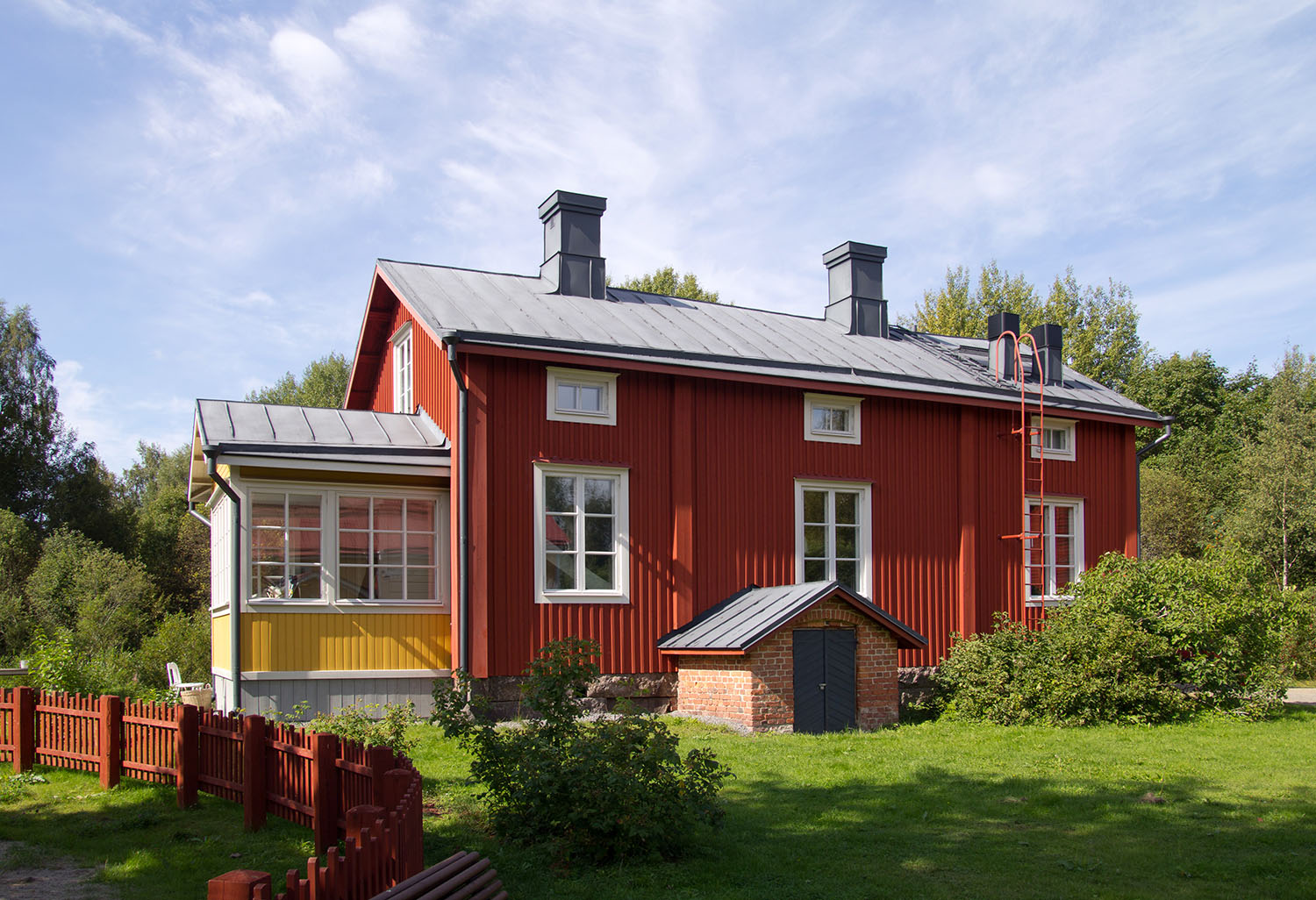 Öppna bilden i större format Gårdsbyggnad vid Haga prästgård