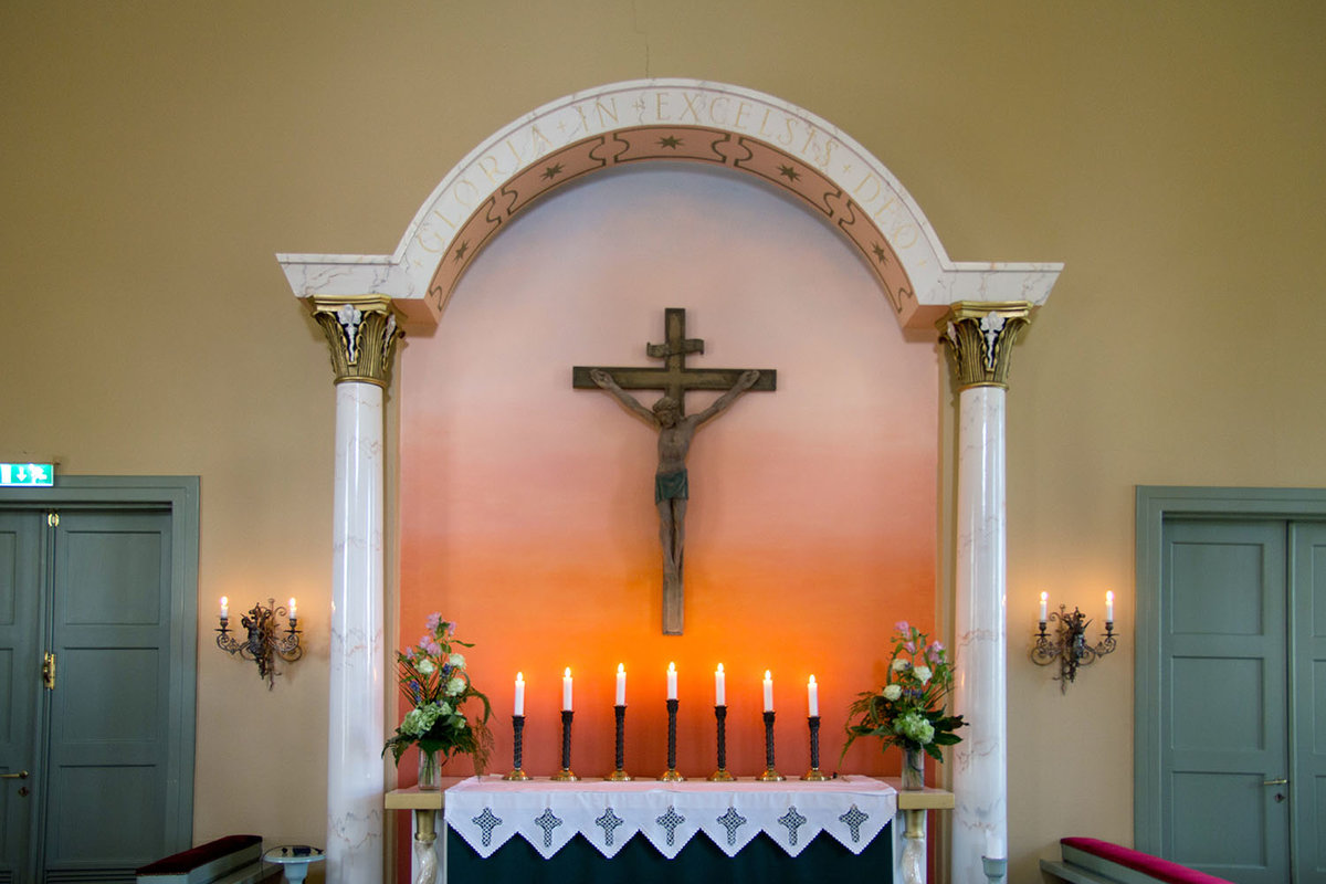 Öppna bilden i större format Altaret i Sundom kyrka