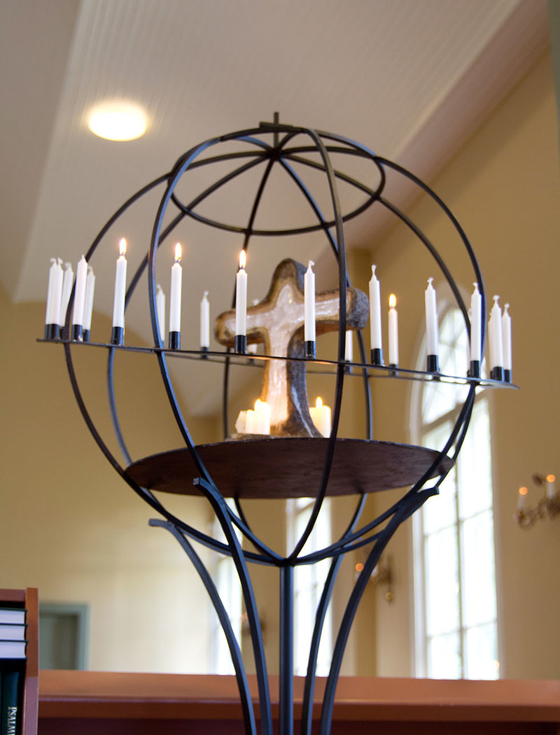Öppna bilden i större format Missionsljusgloben i Sundom kyrka