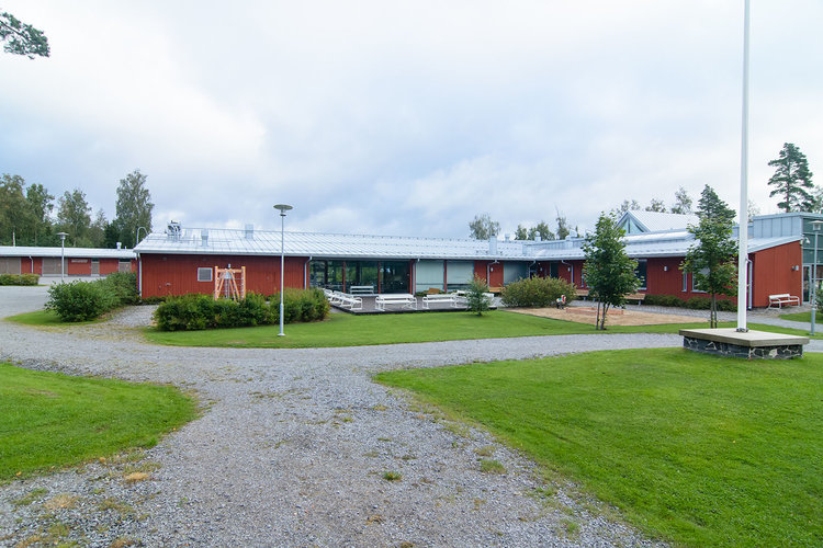 Öppna bilden i större format Gårdsplanen vid Österhankmo lägergård