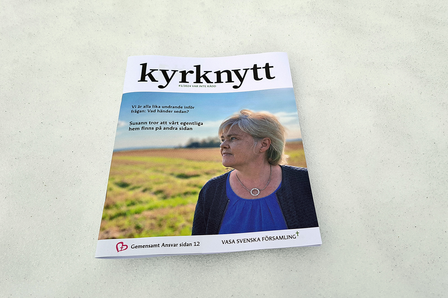 Kyrknytt-tidning på en snödriva.